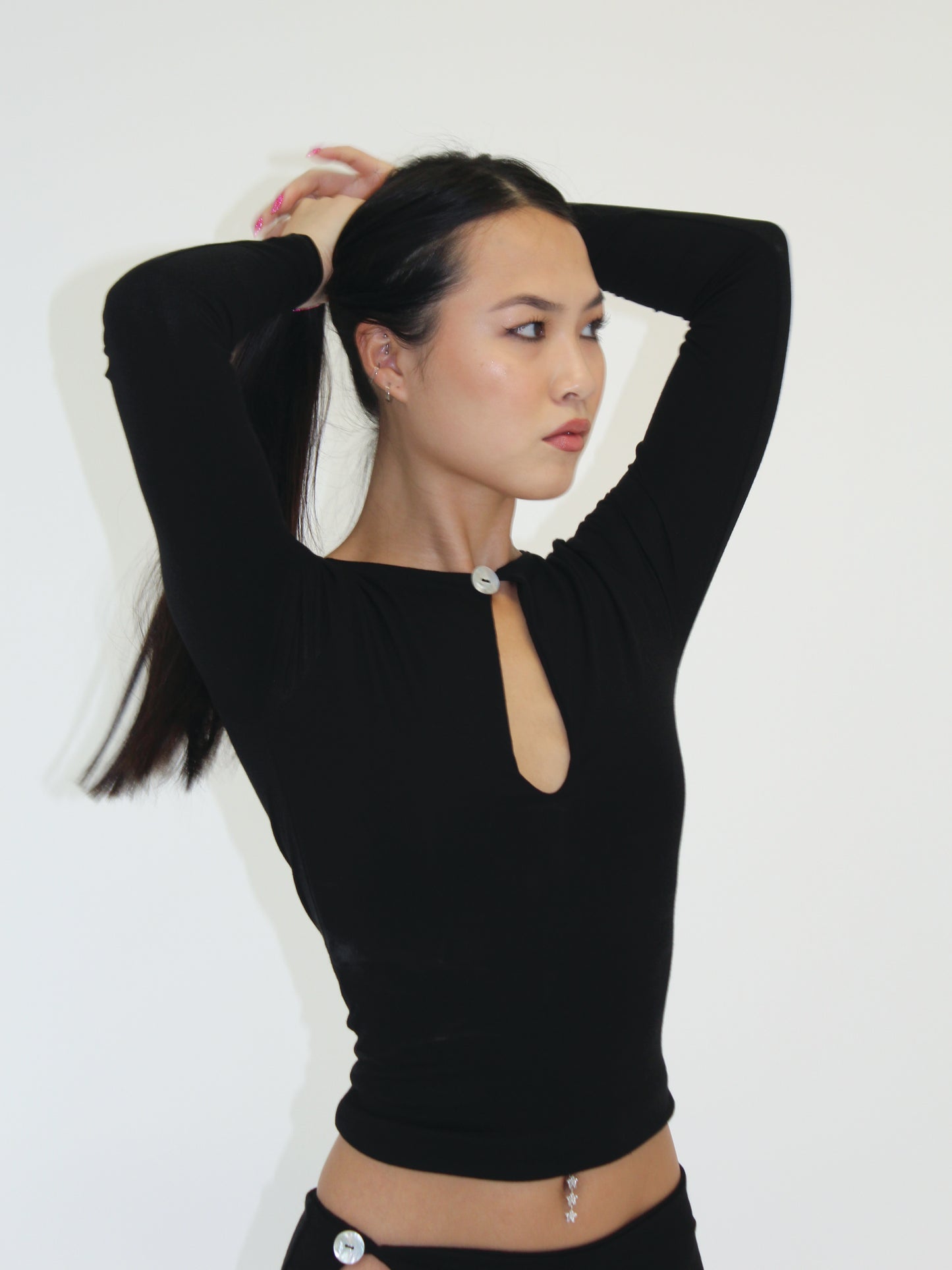 Key Hole Long Sleeve - Black
